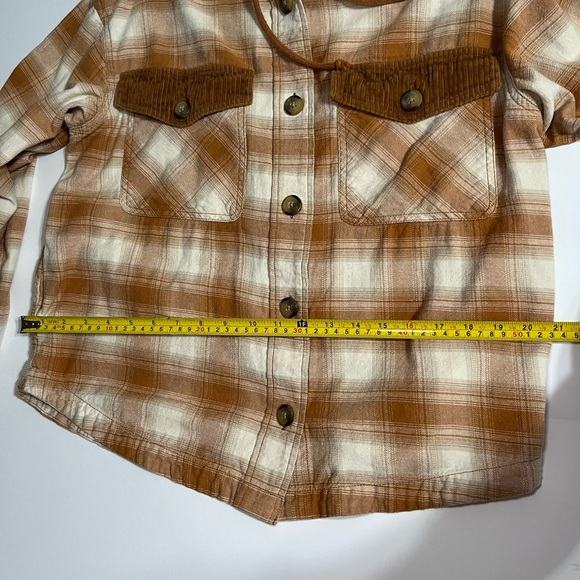 Women's Plaid Utility Jacket in Tan and Cream - Picture 11 of 12
